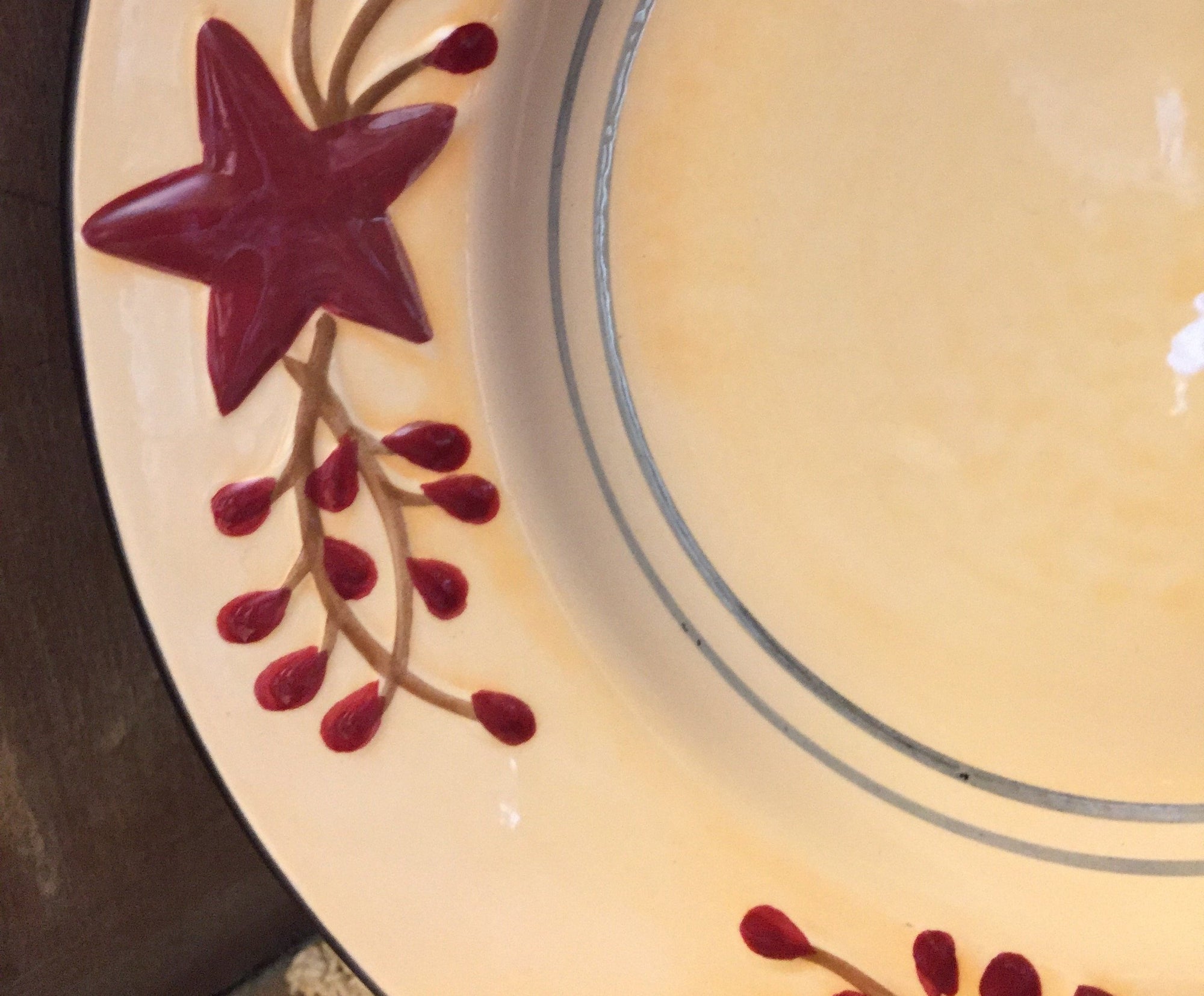 Berry Vine Salad Plate